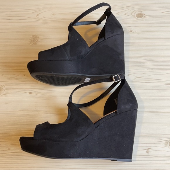 Cross strap wedges - Picture 2 of 8